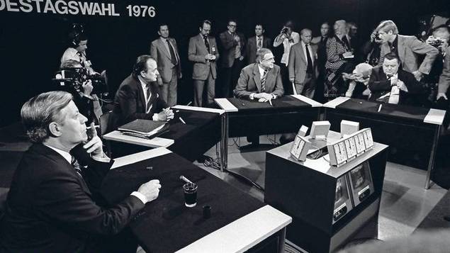 Ronda de los elefantes de 1976. Participaron el canciller Helmut Schmidt (SPD) y los candidatos Helmut Kohl (CDU), Hans Dietrich Genscher (FDP) y, pese a no ser candidato, el líder de la CSU, Franz Josef Strauss. Fuente: Tagesspiegel.